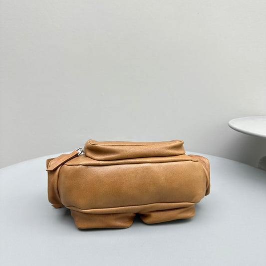 Pronta Entrega – Bolsa Miu Miu Pocket em Couro Napa