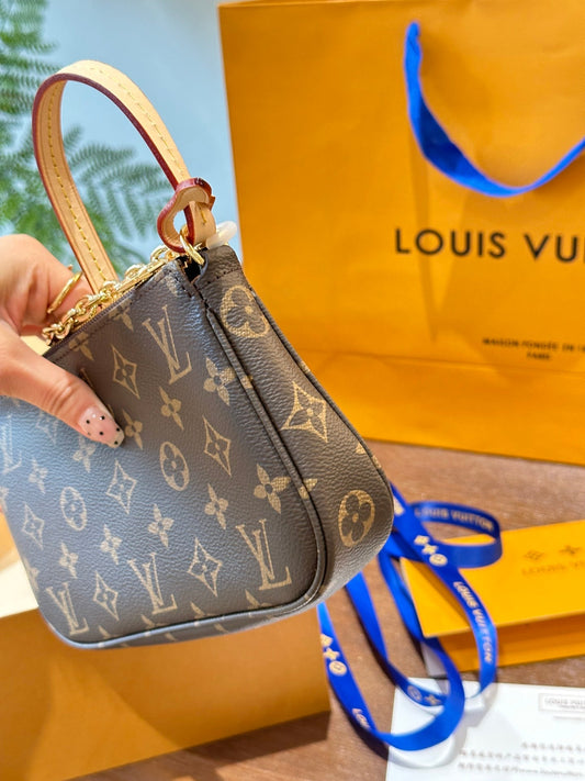 Pronta Entrega – Modelo Pochette LV