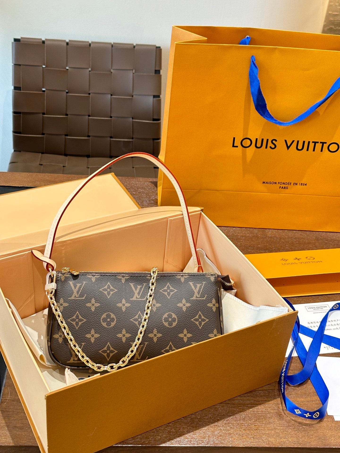Pronta Entrega – Modelo Pochette LV