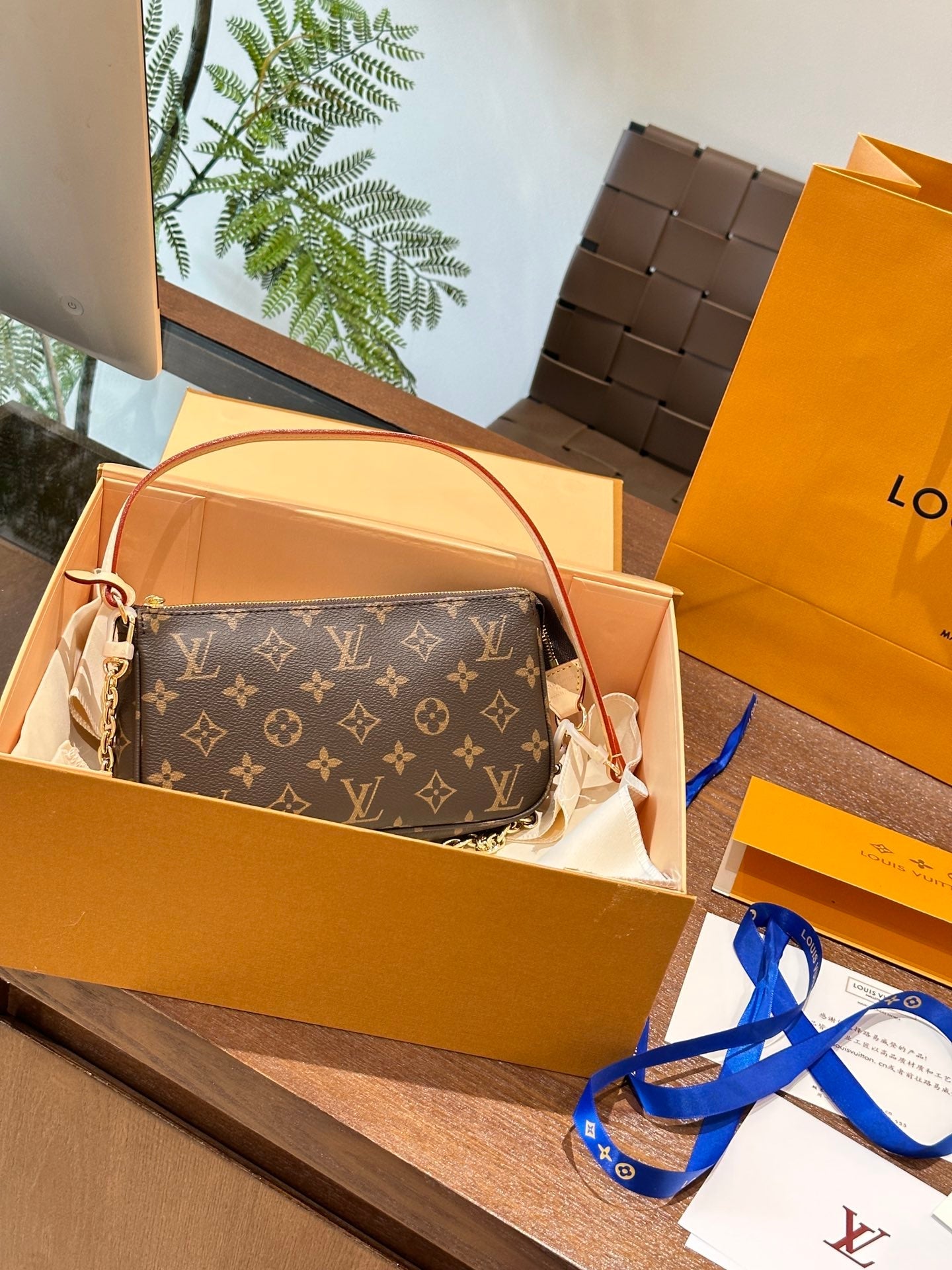 Pronta Entrega – Modelo Pochette LV