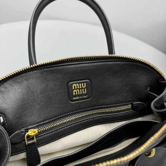 Pronta Entrega – Bolsa Miu Miu de Mão Aventure Pequena em Couro Napa