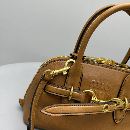 Pronta Entrega – Bolsa Miu Miu de Mão Aventure Pequena em Couro Napa