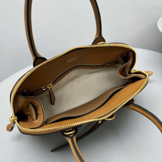 Pronta Entrega – Bolsa Miu Miu de Mão Aventure Pequena em Couro Napa