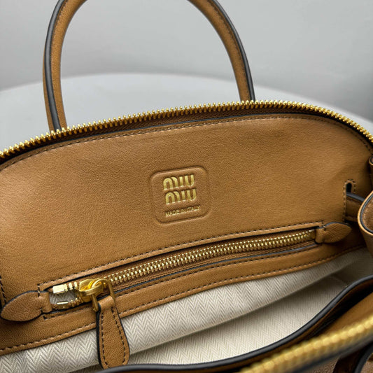 Pronta Entrega – Bolsa Miu Miu de Mão Aventure Pequena em Couro Napa