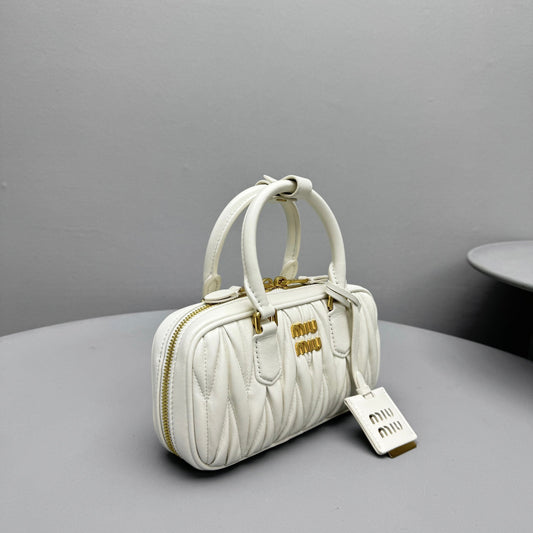 Pronta Entrega – Bolsa Miu Miu Arcadie Mini em Couro Napa Matelassê