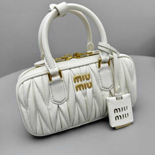 Pronta Entrega – Bolsa Miu Miu Arcadie Mini em Couro Napa Matelassê