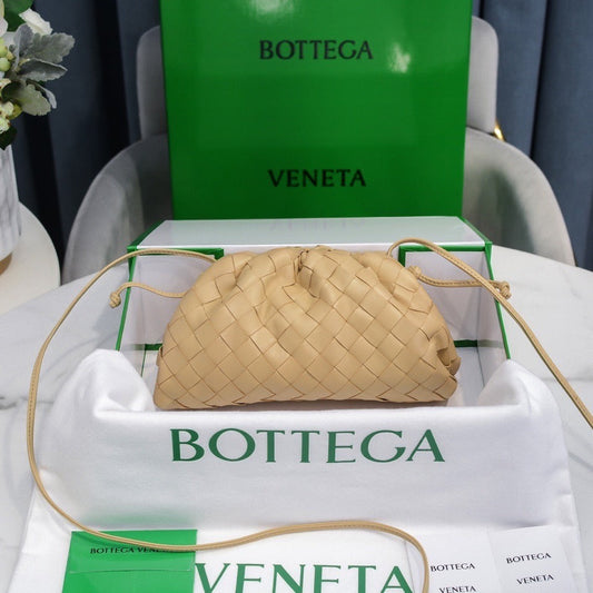 Pronta Entrega – Bolsa Modelo Mini Pouch Bottega Veneta