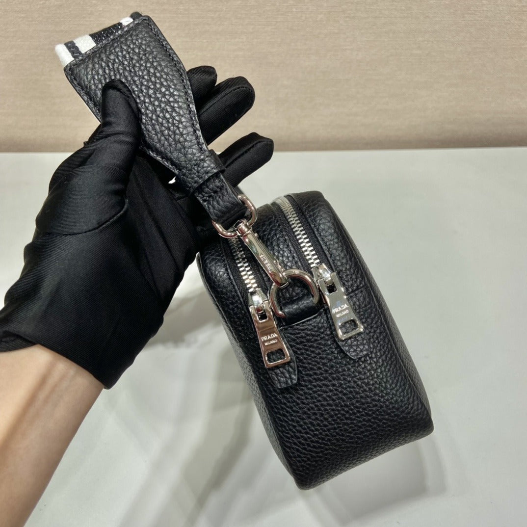 Pronta Entrega – Bolsa Modelo Prada em Couro com Alça de Ombro
