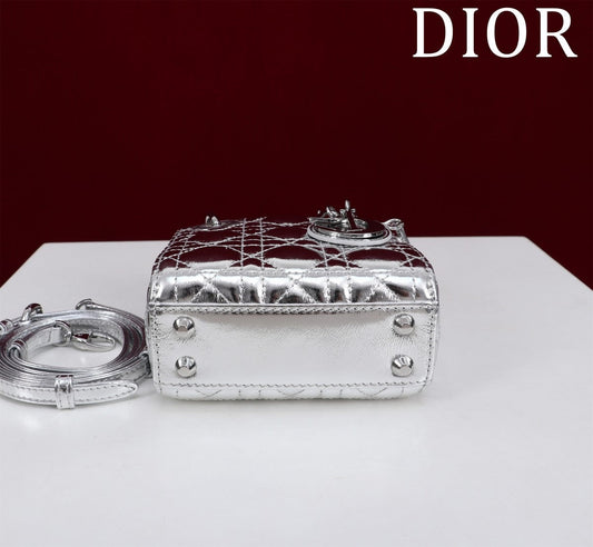 Pronta Entrega – Bolsa Lady Dior Míni Metálico Prata