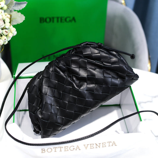 Pronta Entrega – PRONTA-ENTREGA – Bolsa Modelo Mini Pouch Bottega Veneta