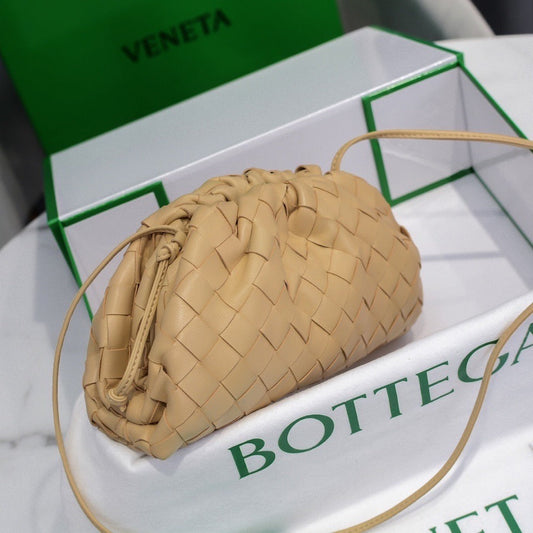 Pronta Entrega – Bolsa Modelo Mini Pouch Bottega Veneta