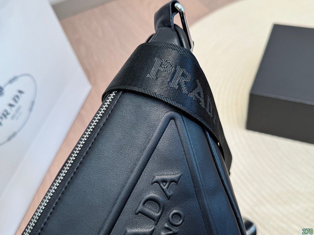 Pronta Entrega – Bolsa Modelo Prada Tiracolo com Placa de Logo