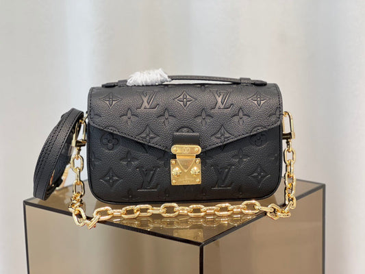 Pronta Entrega – Bolsa Louis Vuitton Pochette Métis East West