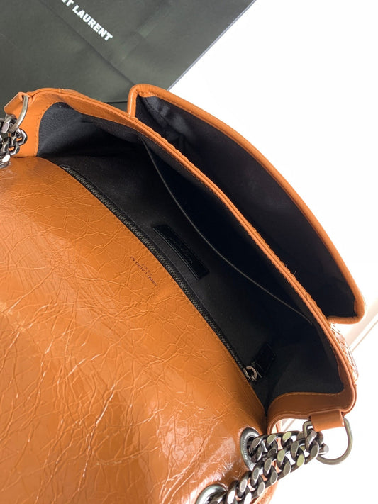 Pronta Entrega – Bolsa Modelo Yves Saint Laurent de Ombro Niki com Corrente