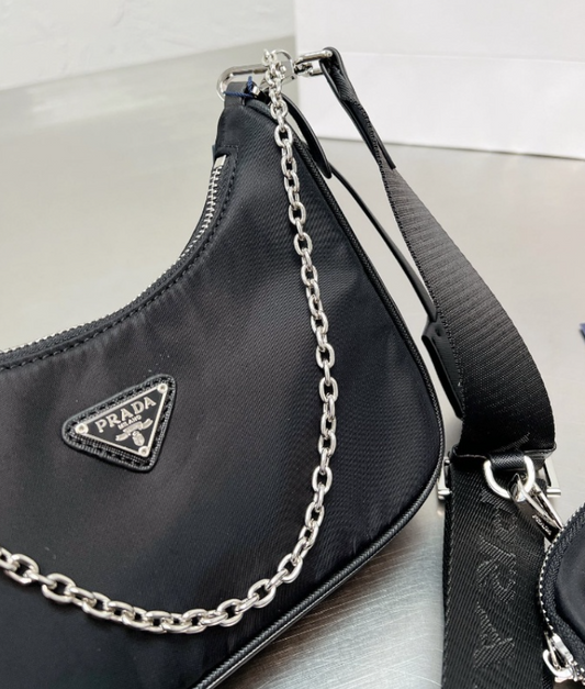 Pronta Entrega – Bolsa Prada em Re-Nylon Re-Edition 2005