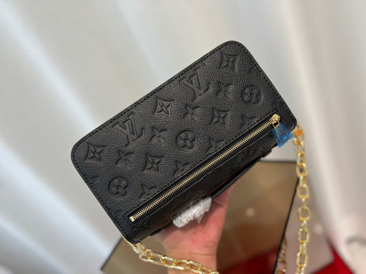 Pronta Entrega – Bolsa Louis Vuitton Pochette Métis East West