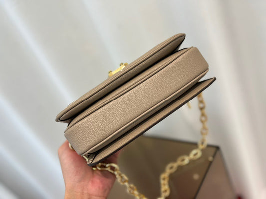 Pronta Entrega – Bolsa Modelo Louis Vuitton Pochette Métis East West