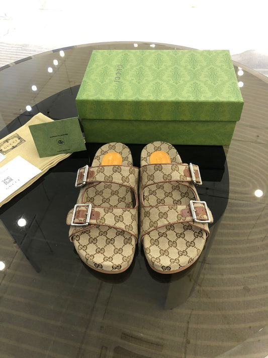 Pronta Entrega – Sandália Gucci com estampa GG Supreme