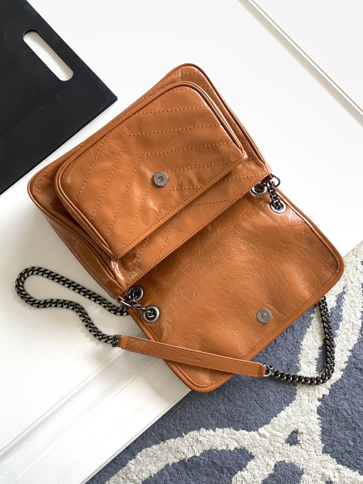 Pronta Entrega – Bolsa Modelo Yves Saint Laurent de Ombro Niki com Corrente