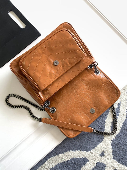 Pronta Entrega – Bolsa Modelo Yves Saint Laurent de Ombro Niki com Corrente