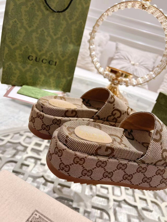 Pronta Entrega – Sandália Gucci Angelina com Plataforma