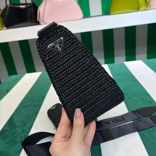 Pronta Entrega – Bolsa Modelo Prada Bandoleira Triangular em Ráfia