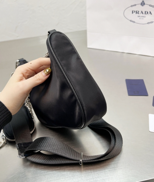 Pronta Entrega – Bolsa Prada em Re-Nylon Re-Edition 2005