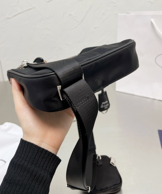 Pronta Entrega – Bolsa Prada em Re-Nylon Re-Edition 2005