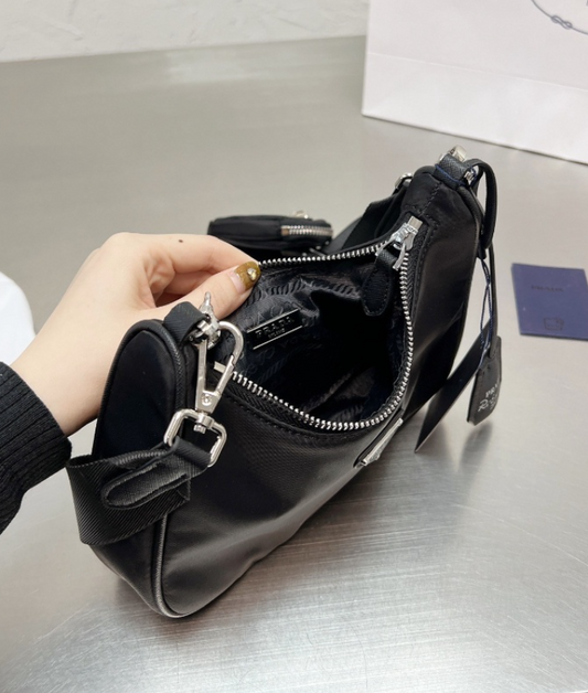 Pronta Entrega – Bolsa Prada em Re-Nylon Re-Edition 2005