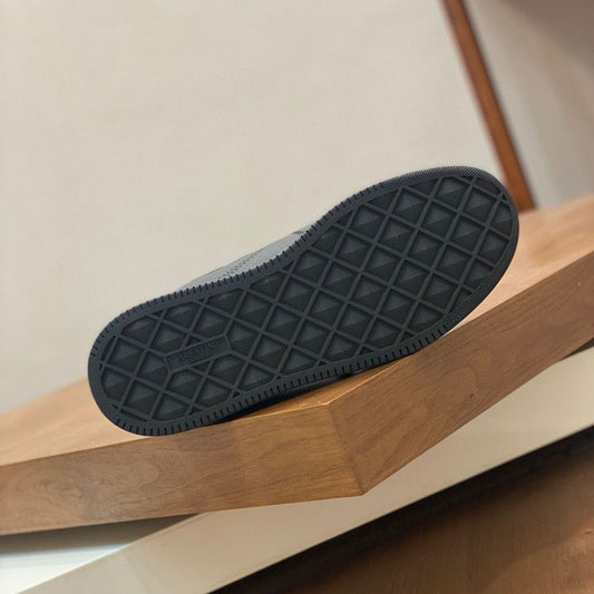 Pronta Entrega – Tênis Modelo Valentino