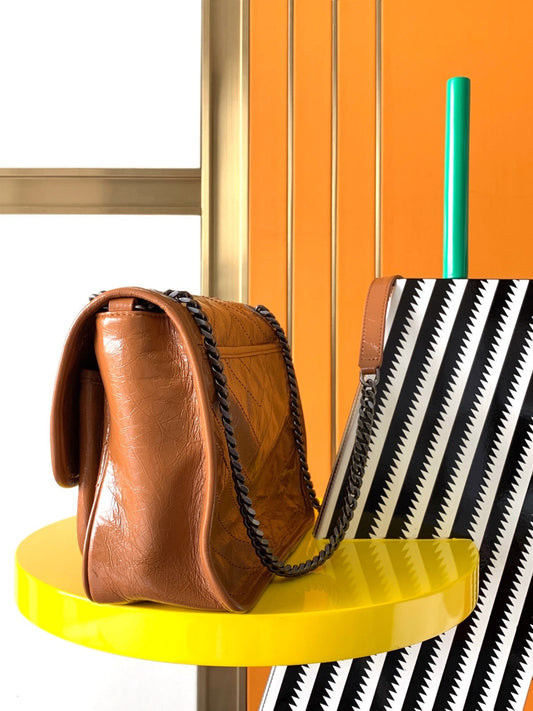 Pronta Entrega – Bolsa Modelo Yves Saint Laurent de Ombro Niki com Corrente