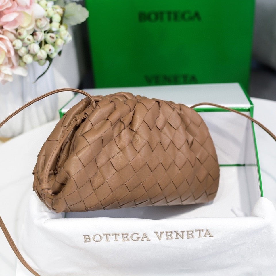 Pronta Entrega – Bolsa Modelo Mini Pouch Bottega Veneta