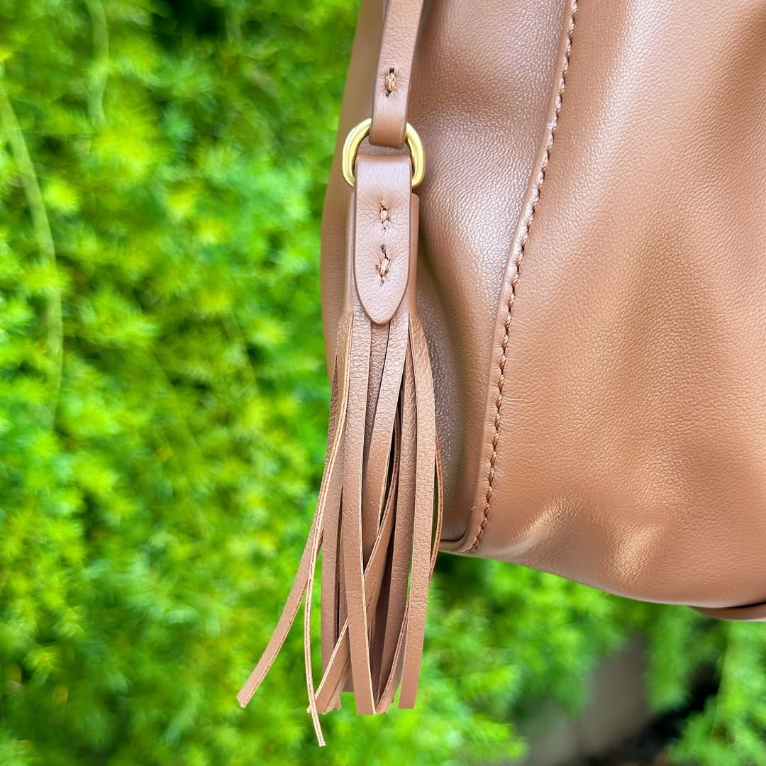 Pronta Entrega – MIU MIU VITELLO LUX HOBO BAG CARAMEL