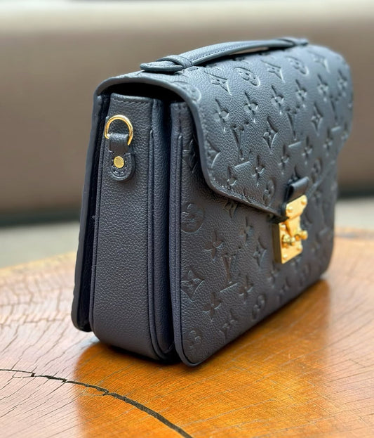 Pronta Entrega – PRONTA-ENTREGA – LOUIS VUITTON POCHETTE LEATHER NOIR