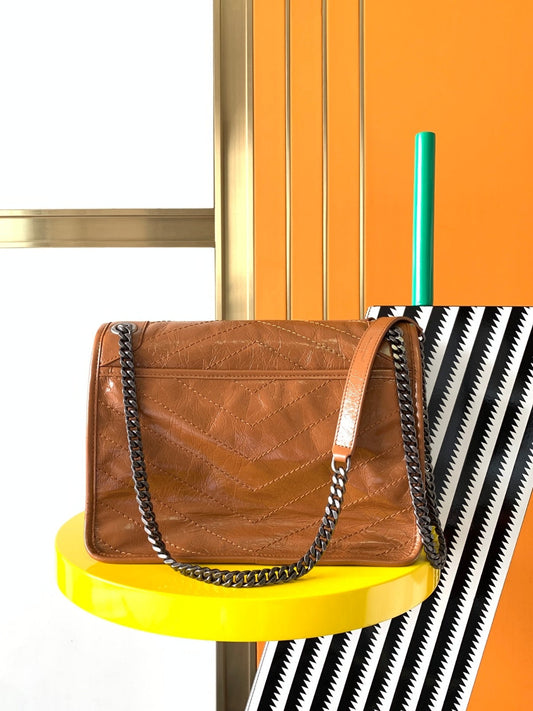 Pronta Entrega – Bolsa Modelo Yves Saint Laurent de Ombro Niki com Corrente