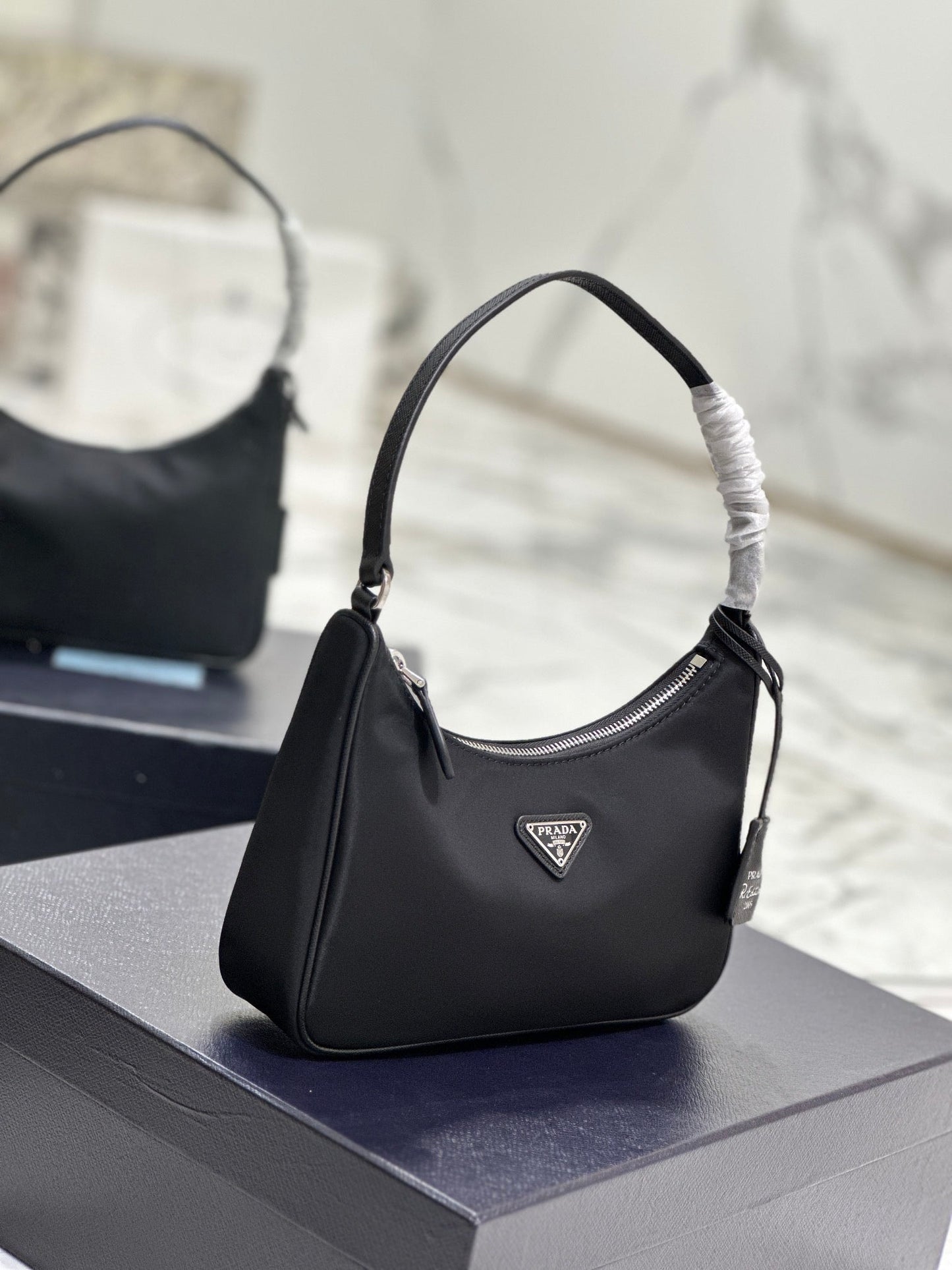 Pronta Entrega – Bolsa Mini em Re-Nylon Prada Re-Edition 2005