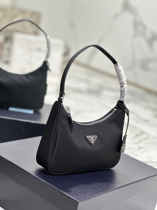 Pronta Entrega – Bolsa Mini em Re-Nylon Prada Re-Edition 2005