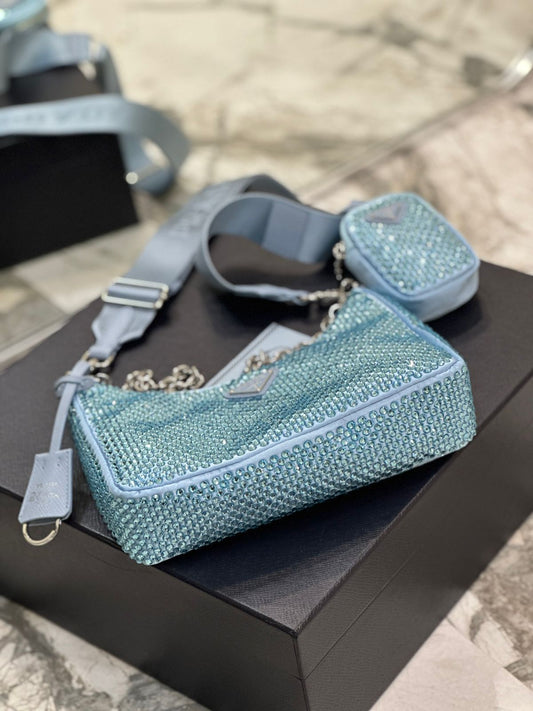 Pronta Entrega – Bolsa Prada Re-Edition 2005 em Cetim Cristais