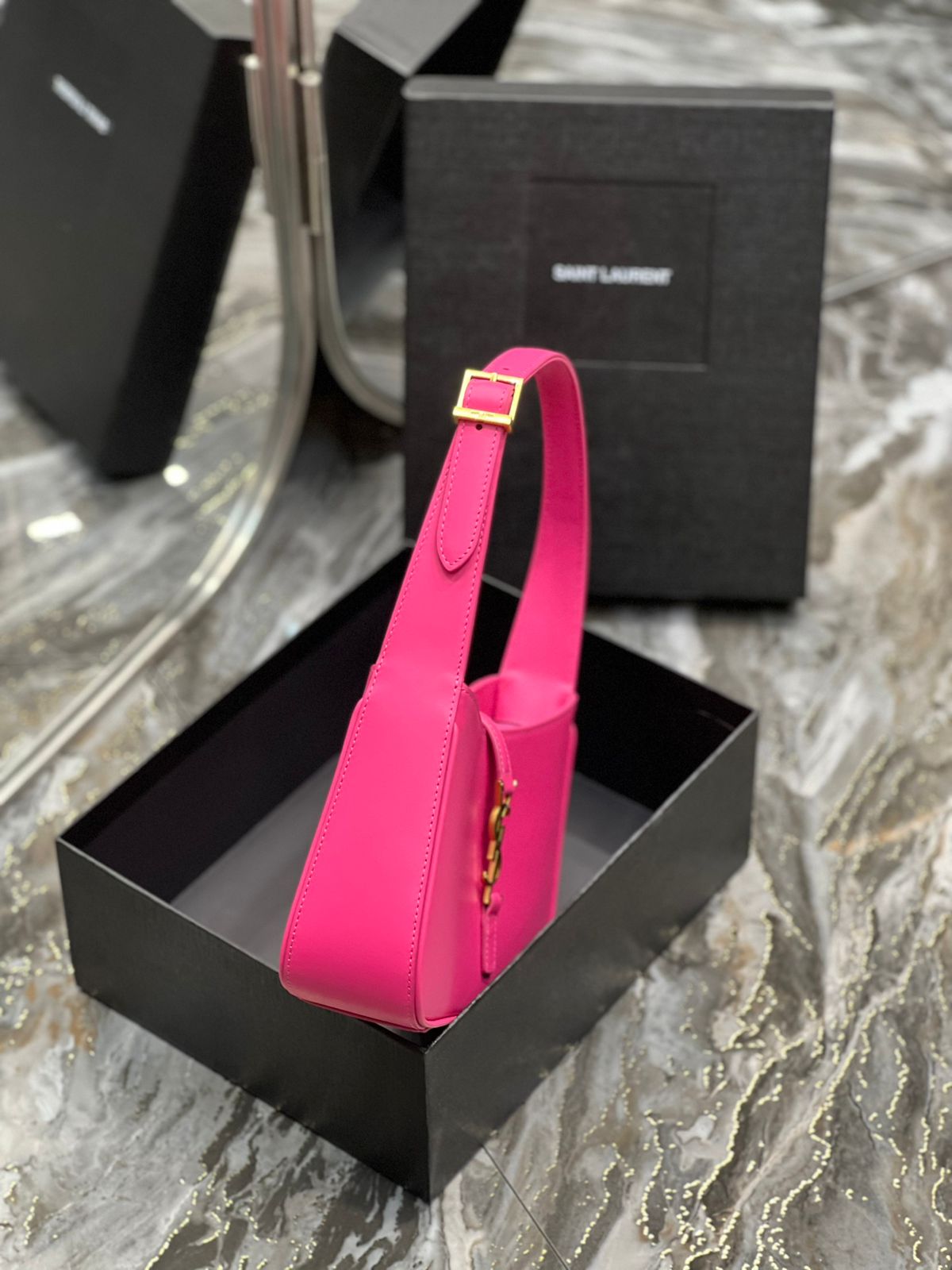 Pronta Entrega – Bolsa Modelo Saint Laurent Le 5 á 7 mini Hobo Bag