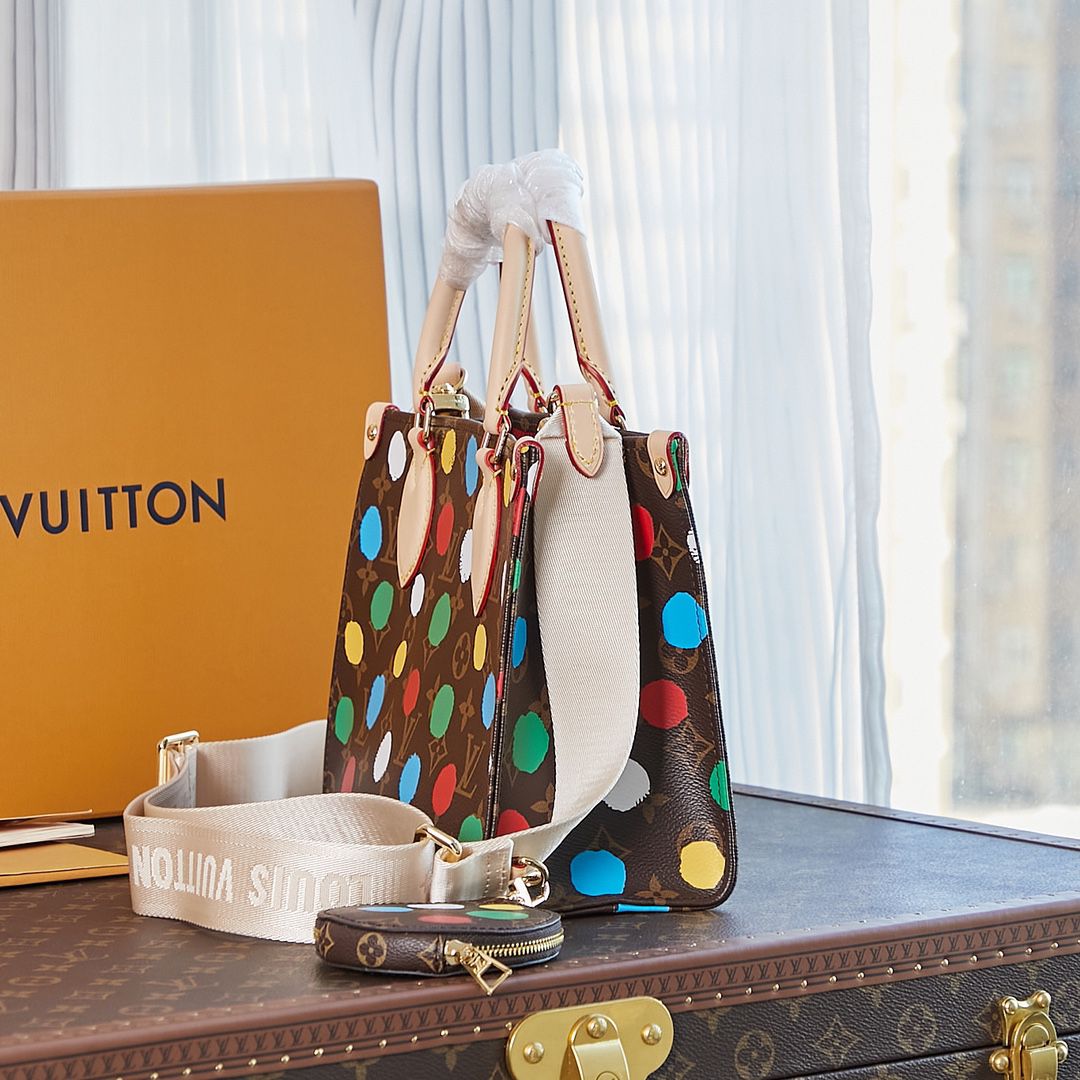 Pronta Entrega – Bolsa Louis Vuitton Bolsa OnTheGo PM LV x YK