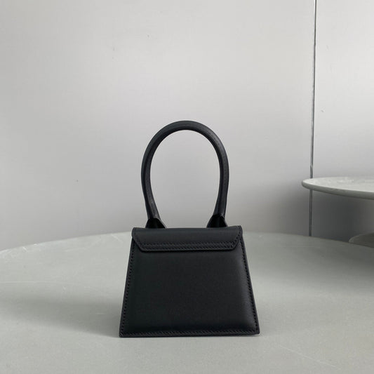 Pronta Entrega – Bolsa Modelo Jacquemus Le Chiquito