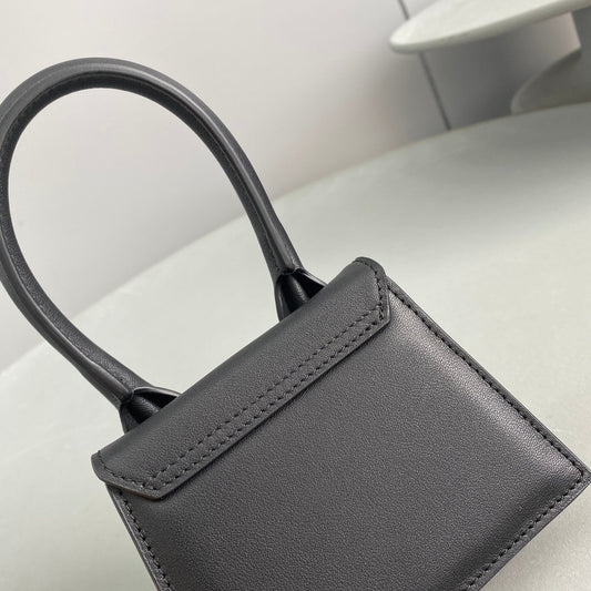 Pronta Entrega – Bolsa Modelo Jacquemus Le Chiquito