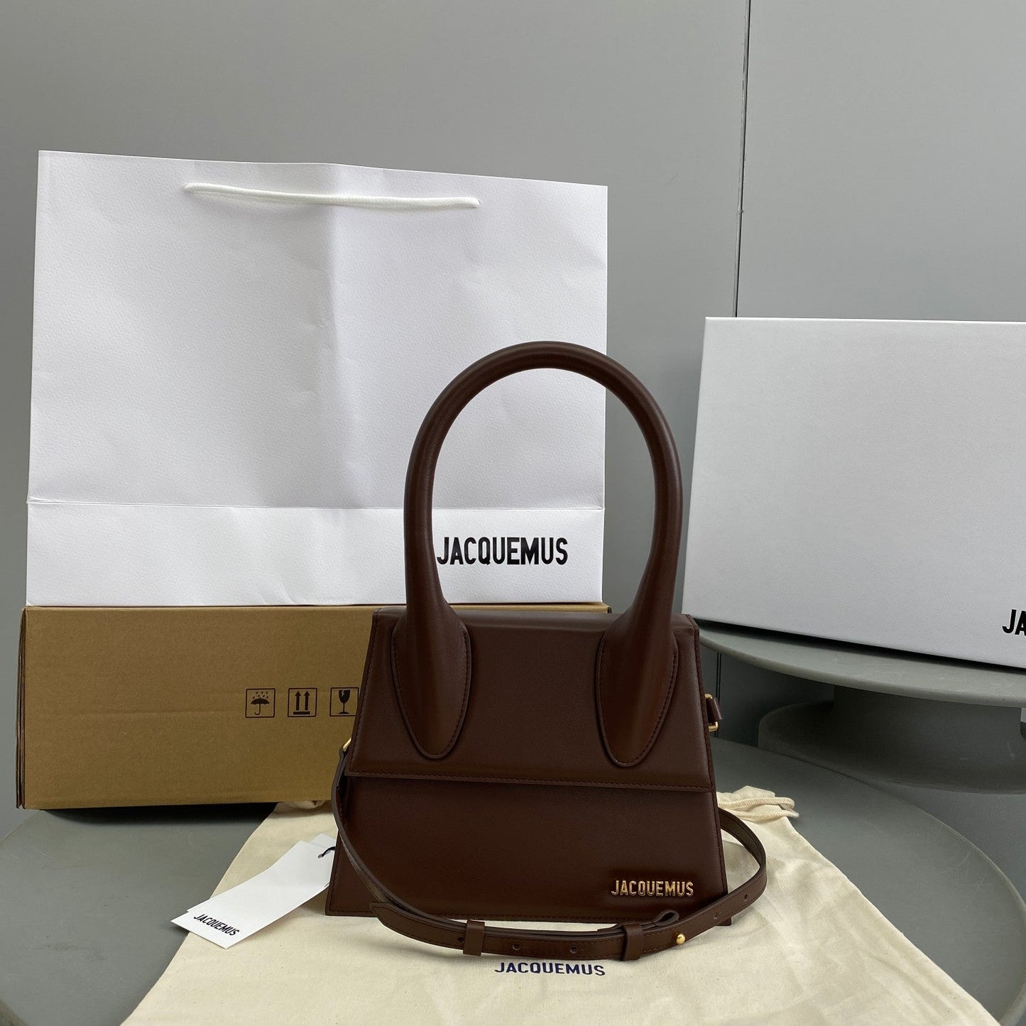 Pronta Entrega – Bolsa Modelo Jacquemus Le Grand Chiquito