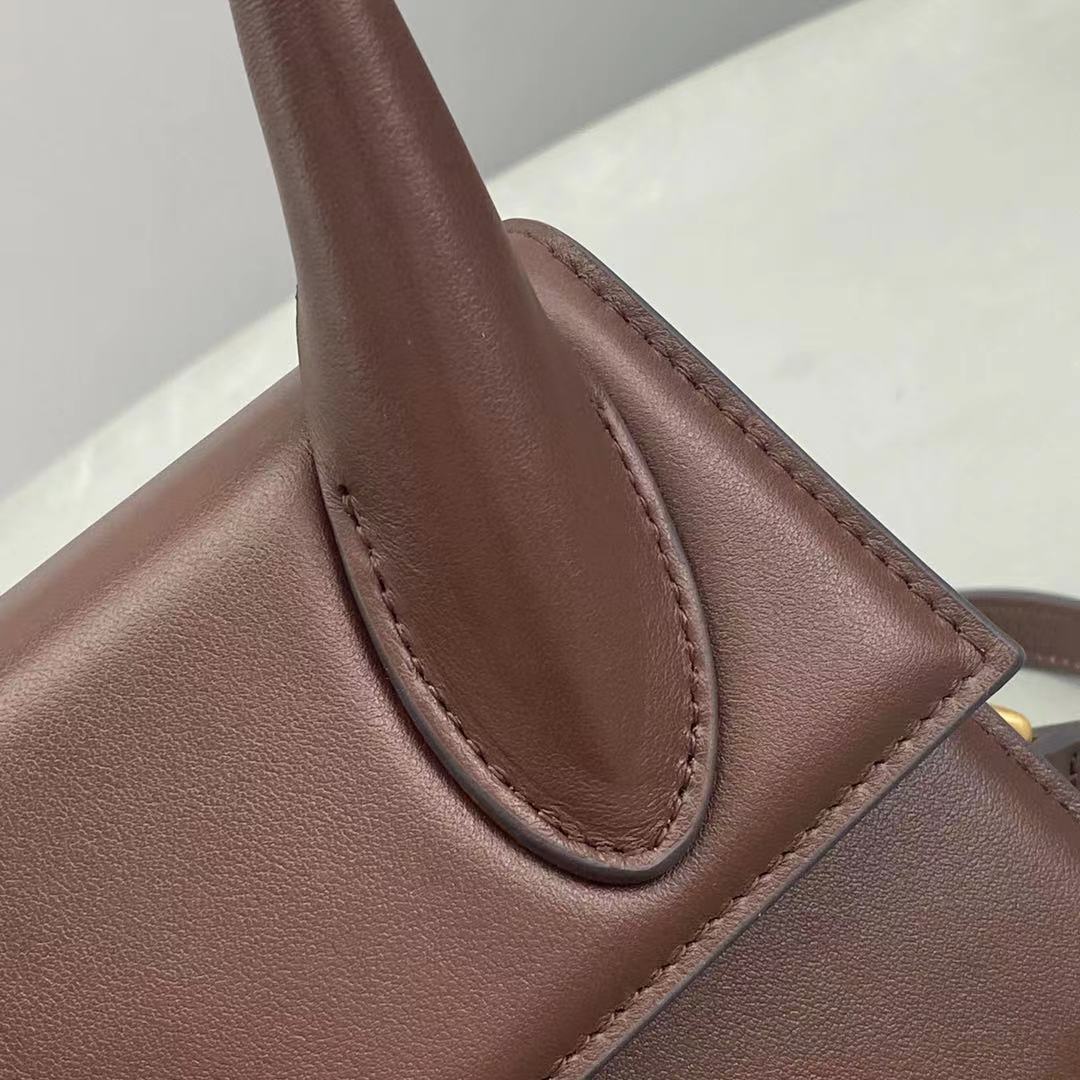 Pronta Entrega – Bolsa Modelo Jacquemus Le Chiquito Moyen