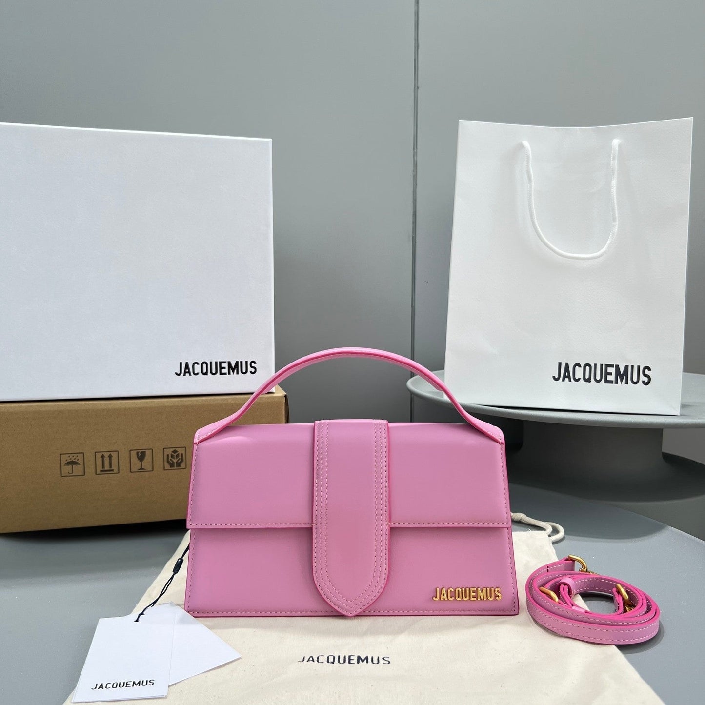 Pronta Entrega – Bolsa Modelo Jacquemus Tote Le Grand Bambino de Couro