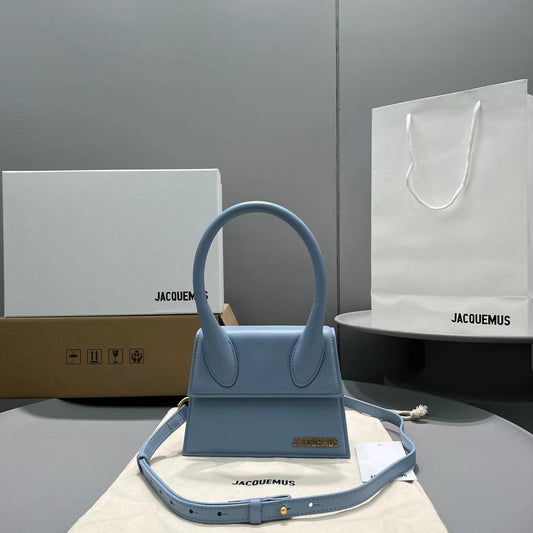 Pronta Entrega – Bolsa Modelo Jacquemus Le Chiquito Moyen