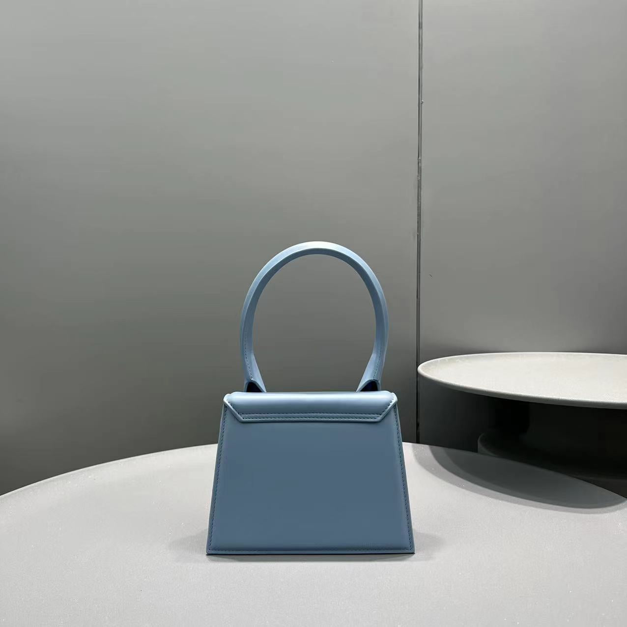 Pronta Entrega – Bolsa Modelo Jacquemus Le Chiquito Moyen
