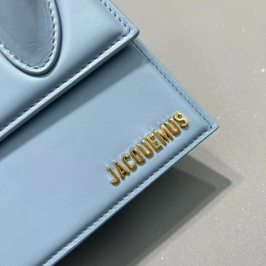 Pronta Entrega – Bolsa Modelo Jacquemus Le Chiquito Moyen