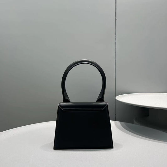 Pronta Entrega – Bolsa Modelo Jacquemus Le Chiquito Moyen