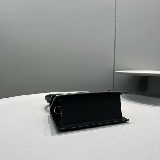 Pronta Entrega – Bolsa Modelo Jacquemus Le Chiquito Moyen